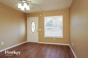 North Fort Myers house for rent - A room with a wooden floor and a window with blinds.