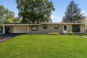 Carpentersville house for rent - 67 Austin Ave Carpentersville, IL 60110