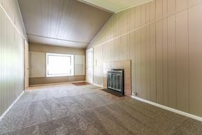 Carpentersville house for rent - 67 Austin Ave Carpentersville, IL 60110