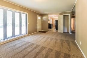 Carpentersville house for rent - 67 Austin Ave Carpentersville, IL 60110