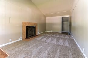 Carpentersville house for rent - 67 Austin Ave Carpentersville, IL 60110