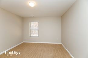 Dallas house for rent - a spacious room with white walls and carpet and a window