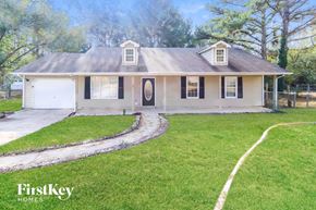 Hampton house for rent - a small white house with a yard and a driveway