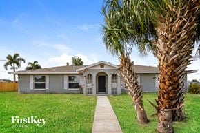 Port Charlotte house for rent - a house with palm trees in front of it