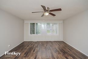 Carpentersville house for rent - 115 Pueblo Rd Carpentersville, IL 60110