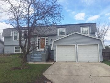 Bolingbrook house for rent - 120 S Lancaster Bolingbrook, IL 60440