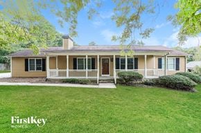 Fayetteville house for rent - a yellow house with a lawn and a porch