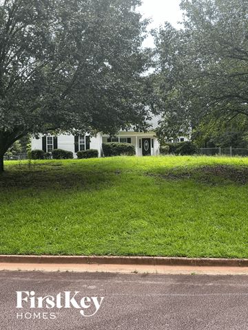 Covington house for rent - A white house with a green lawn in front of it.