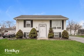 Glenwood house for rent - a white house with a white front door and a green lawn