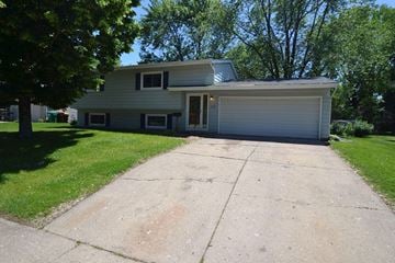 Crystal Lake house for rent - 155 Berkshire Dr Crystal Lake, IL 60014