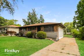 Saint Louis house for rent - a bungalow with a lawn and a sidewalk