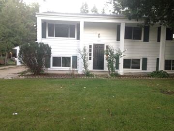 Elgin house for rent - 185 Pauline Dr Elgin, IL 60123