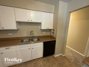 Elgin house for rent - 185 Pauline Dr Elgin, IL 60123