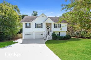 Braselton house for rent - a white house with a lawn and a driveway