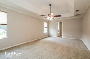 St. Augustine house for rent - the spacious living room with ceiling fan and carpeting