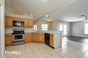 Davenport house for rent - the kitchen is clean and ready for us to use