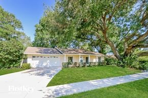 Sanford house for rent - a white house with a lawn and a tree