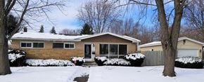 Mundelein house for rent - a brown house with snow on the ground