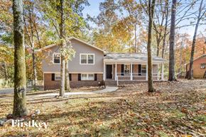 Alabaster house for rent - a house in the woods with trees