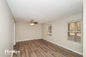 Alabaster house for rent - an empty living room with a ceiling fan and a window
