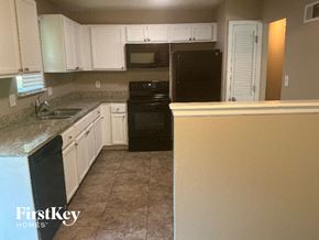 Blue Springs house for rent - 400 SW Keystone Ct Blue Springs, MO 64014
