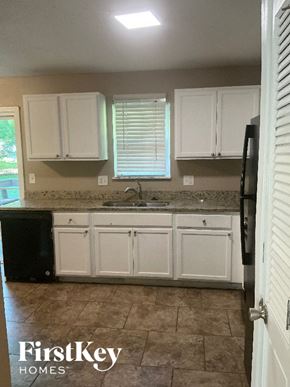 Blue Springs house for rent - 400 SW Keystone Ct Blue Springs, MO 64014