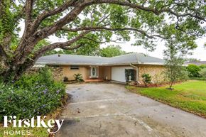 Altamonte Springs house for rent - A house with a driveway and a tree in front of it.
