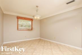 Altamonte Springs house for rent - A room with a window and a light fixture.
