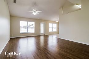 Poinciana house for rent - the living room and dining room of an empty house