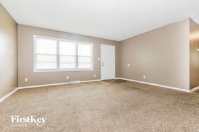 Blue Springs house for rent - A room with a carpeted floor and a window with blinds.