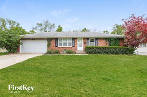 Lee's Summit house for rent - a small brick house with a lawn in front of it