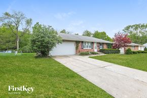 Lee's Summit house for rent - a small brick house with a white garage door