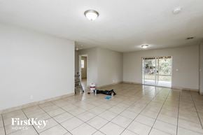 Deerfield Beach house for rent - the living room and dining room are spacious with tile flooring and white walls
