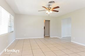 Winter Garden house for rent - an empty living room with a ceiling fan and tiled floor