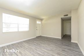 Altamonte Springs house for rent - the living room of an empty house with a large window