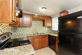 Altamonte Springs house for rent - a kitchen with black appliances and wooden cabinets
