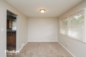 Glenwood house for rent - the spacious living room with large windows and carpeting