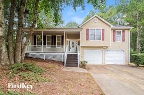 Dallas house for rent - a yellow house with a white garage door