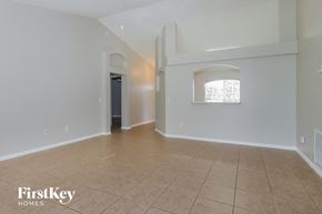 Port St. Lucie house for rent - the living room and dining room are spacious and clean