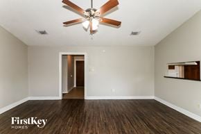 Richmond house for rent - A room with a ceiling fan and wooden floors.