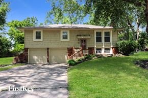 Raymore house for rent - A house with a garage is for sale.