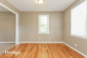 Bensenville house for rent - the second bedroom is spacious and has a hard wood floor
