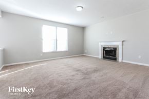 Indianapolis house for rent - the living room is clean and ready to use