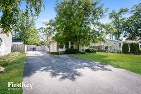 Carpentersville house for rent - 529 Apache Avenue Carpentersville, IL 60110