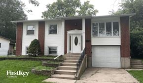 Glenwood house for rent - A two-story house with a white garage door and a brick pillar.