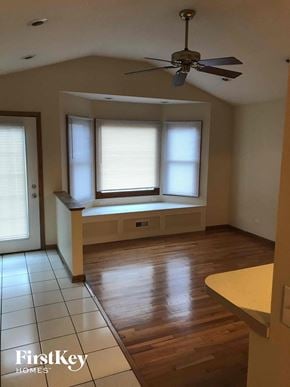 Glenwood house for rent - A room with a ceiling fan and a window with blinds.