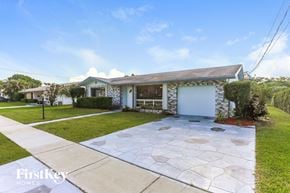 Coconut Creek house for rent - A house with a garage and a driveway in front.