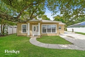 Apopka house for rent - A house with a tree in front of it.