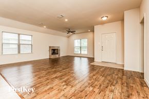 Lancaster house for rent - the living room is clean and ready for guests to use