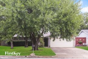 Mansfield house for rent - A tree in front of a house with a mailbox.